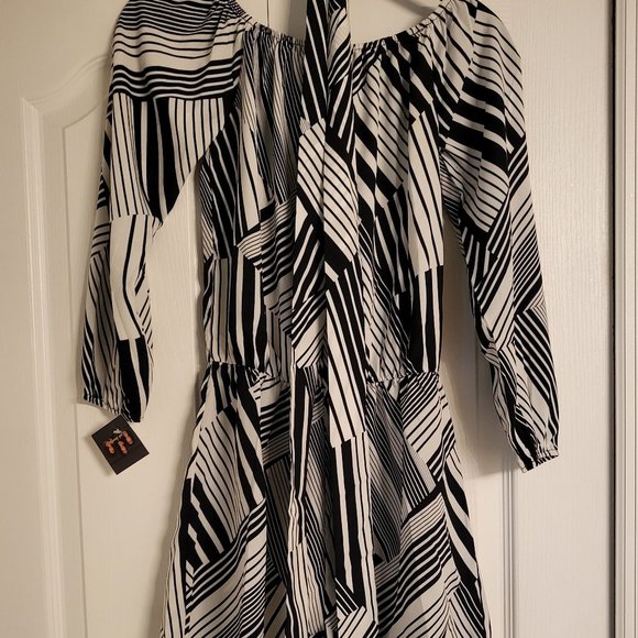 Black and white design romper with belt - Picture 1 of 5